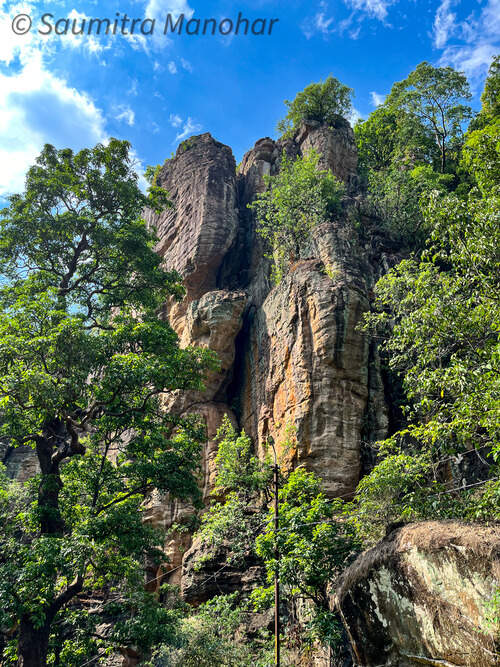 Cliff on the way to Jatashankar